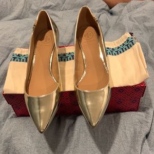 New in box Tory Burch Elizabeth Metallic Leather Kitten Heel Pump
